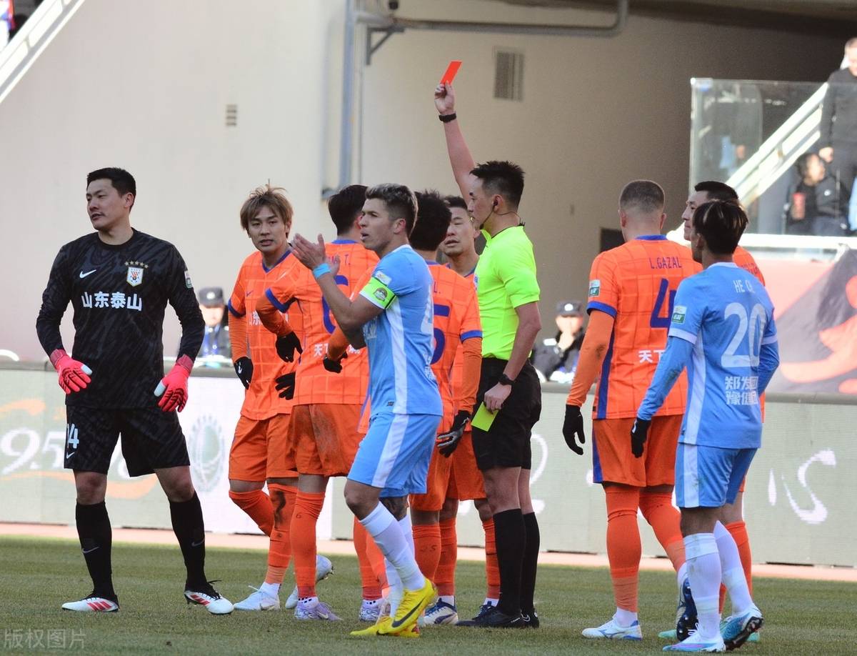 中超赛场风起云涌,球队实力悬殊战出精彩的简单介绍 中超赛场风起云涌,球队实力悬殊战出精彩的简单介绍