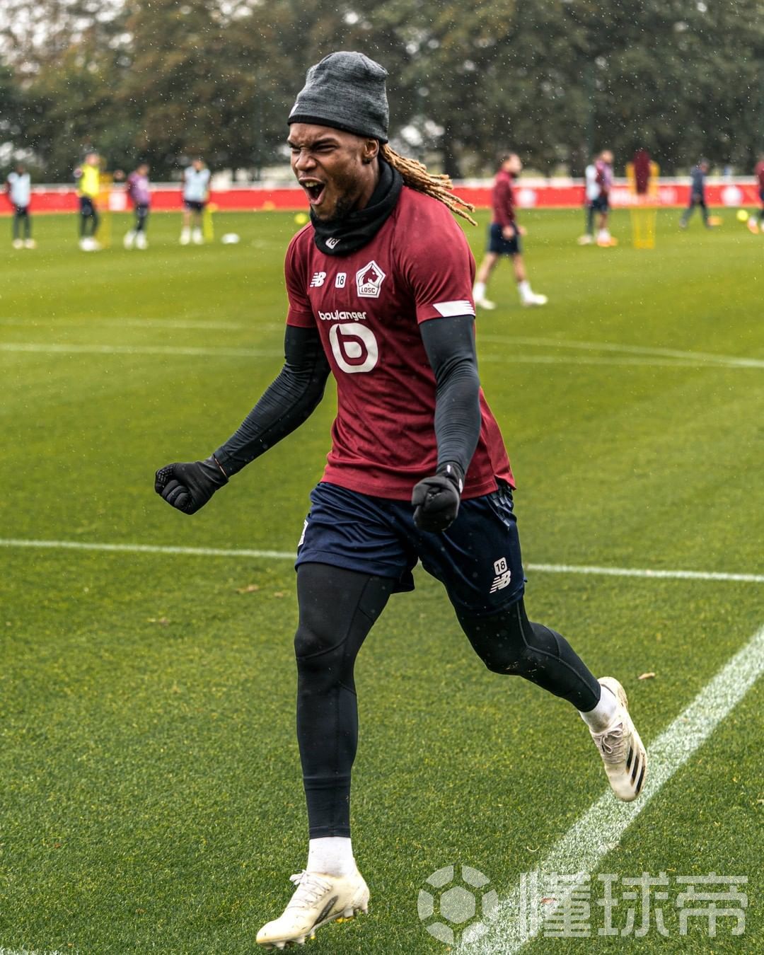 里尔主教练突然离任，俱乐部管理层面临困境的简单介绍