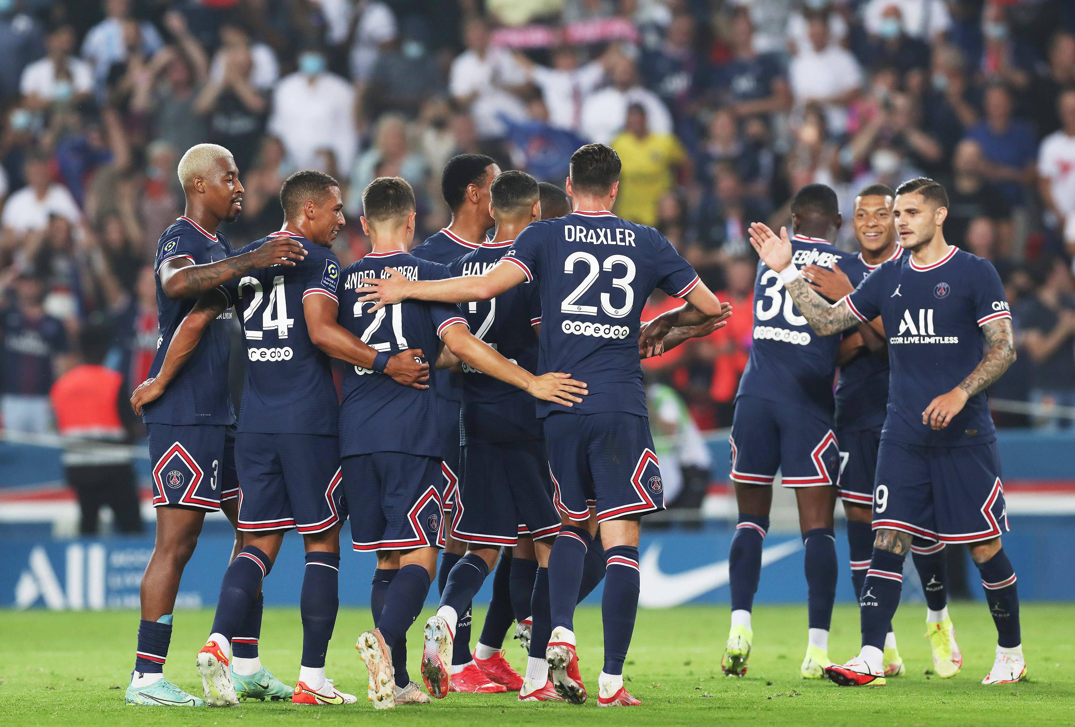 AC米兰双撂巴黎，签下失宠前锋的简单介绍