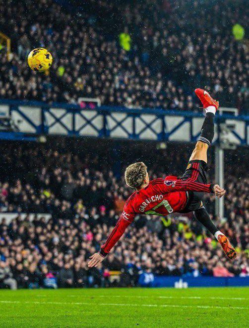 关于独家秘闻！曼联神锋助攻梅西绝佳合作蜕变冠军奇迹的信息