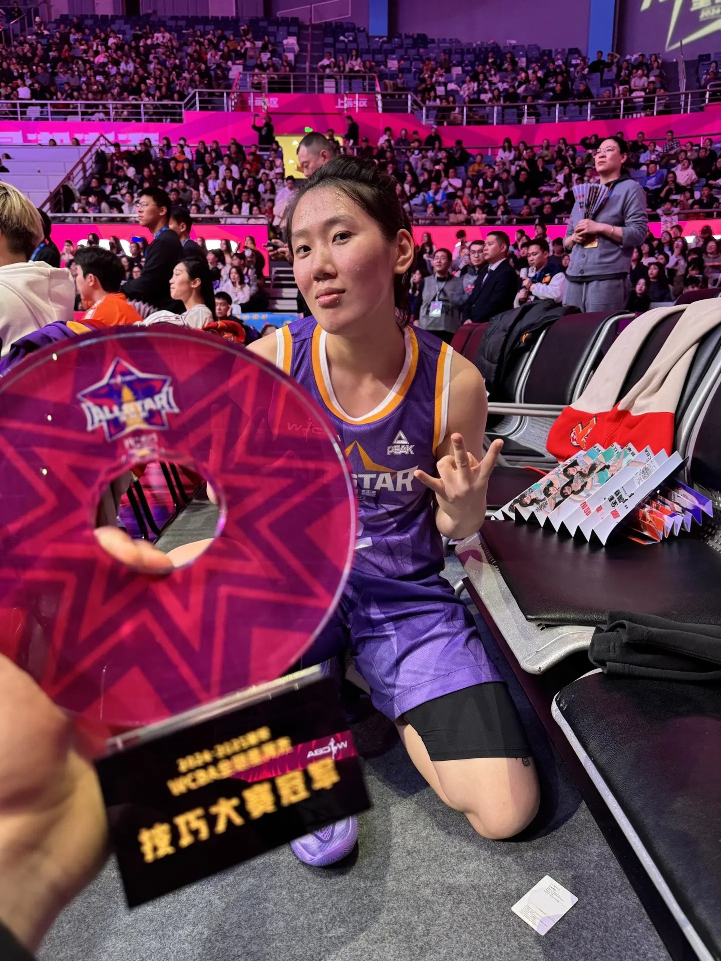 赛场上不断涌现的精彩瞬间令人惊叹