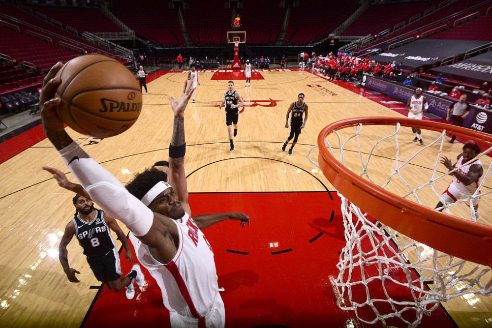 活塞惨败火箭，格兰特贡献27分