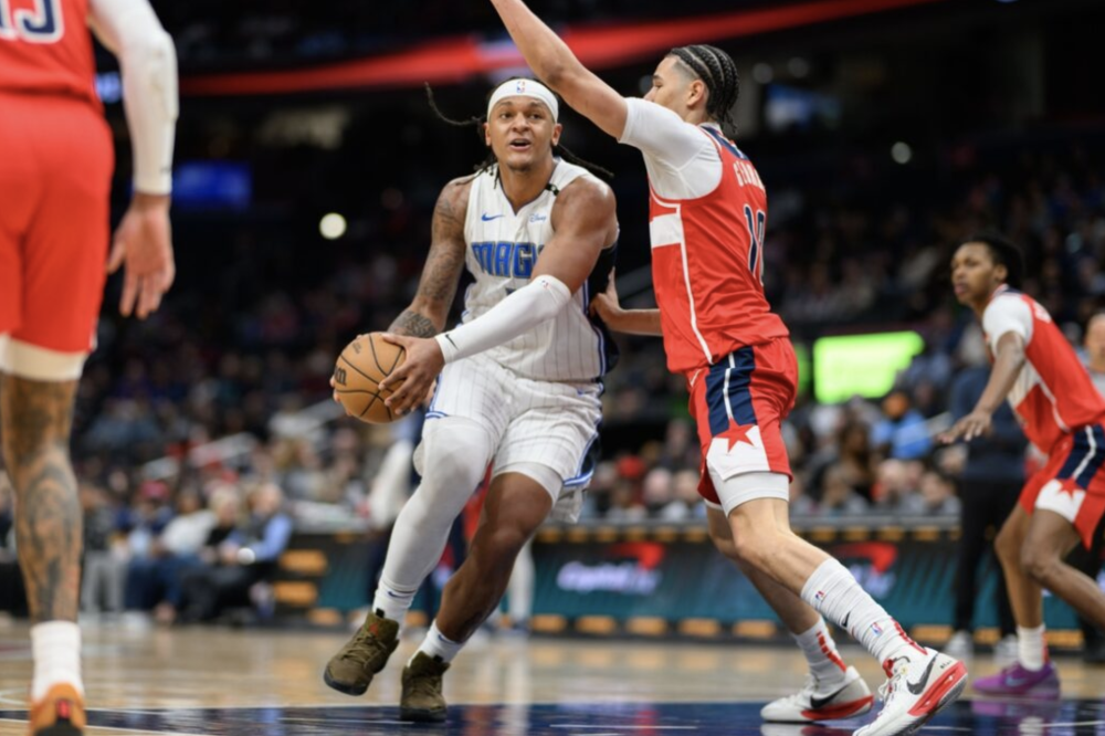 土耳其男篮鏖战马刺，波特送出助攻