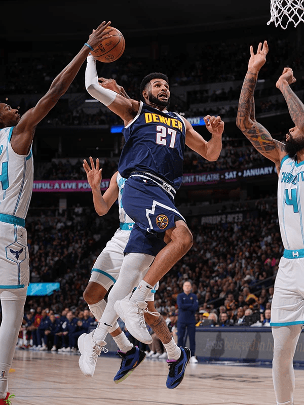 土耳其男篮鏖战马刺，波特送出助攻