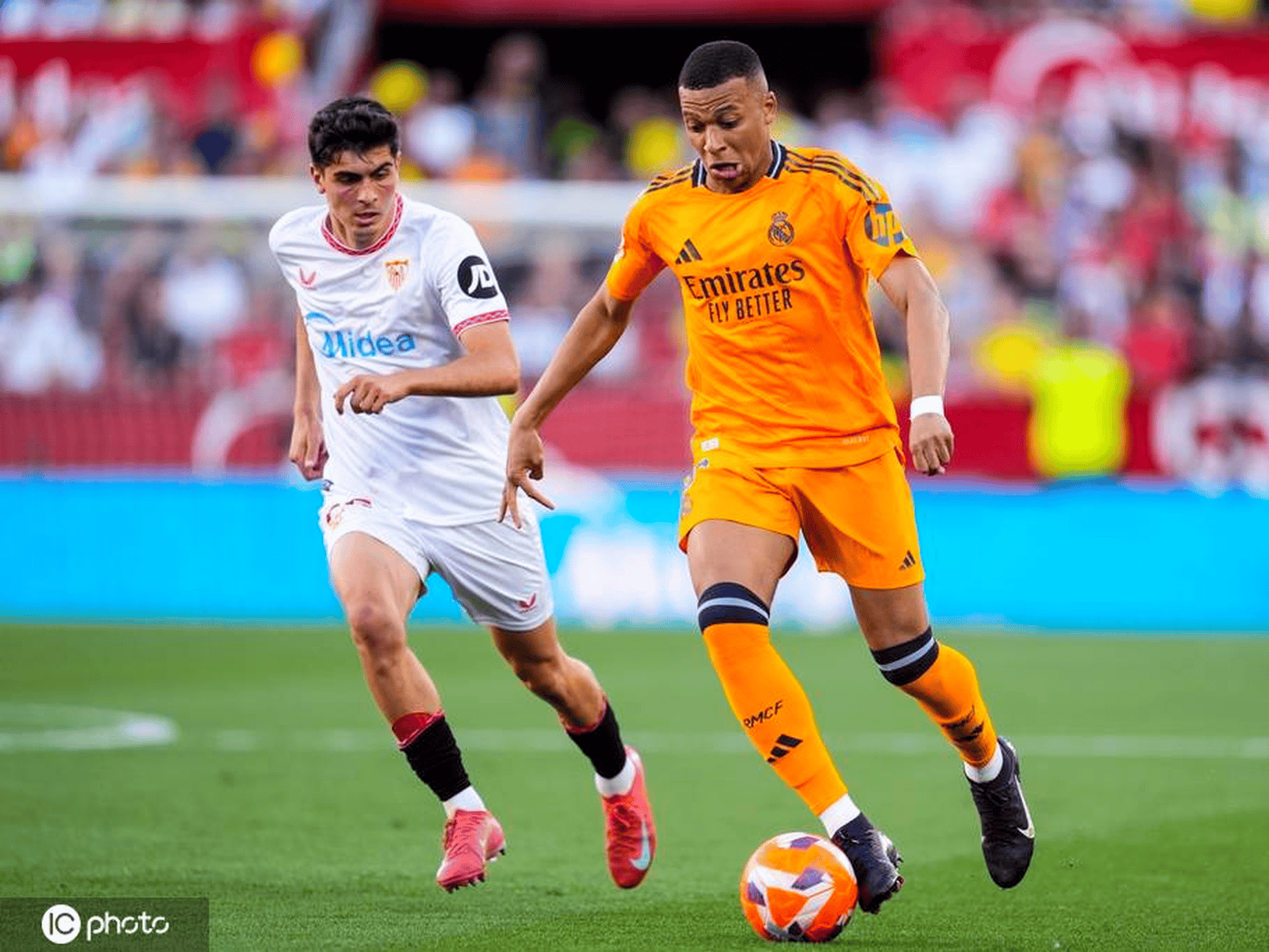 包含塞维利亚逆转智利，姆巴佩惊艳世界的词条