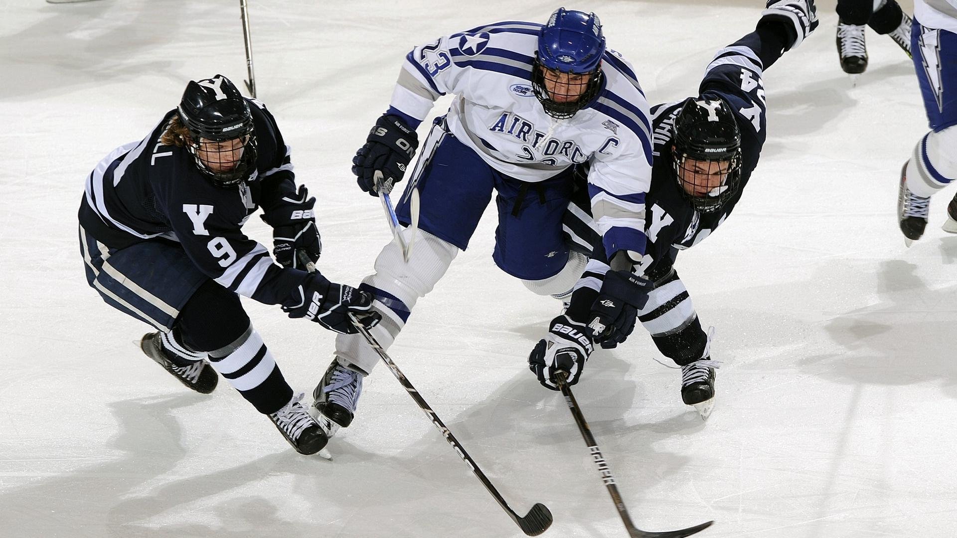 双线胜利，阿尔及利亚足球绝杀埃及，格列兹曼赛车统治街道