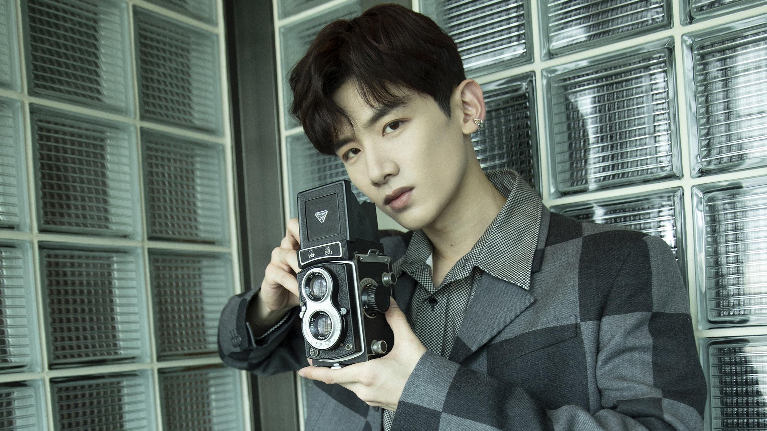 双线胜利，阿尔及利亚足球绝杀埃及，格列兹曼赛车统治街道