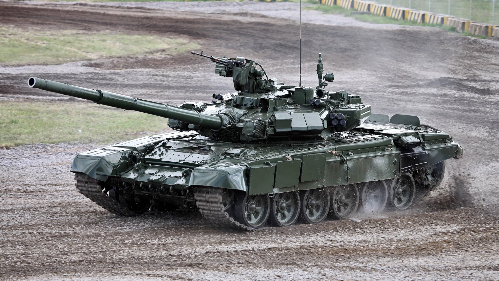 平行时空的巅峰对决,当篮网压制新疆,库里在F1赛道接管比赛