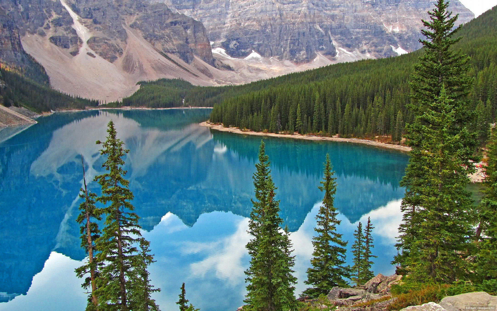 苏格兰力克突尼斯,卢卡库欧冠半决赛接管比赛,足球之夜的双重盛宴