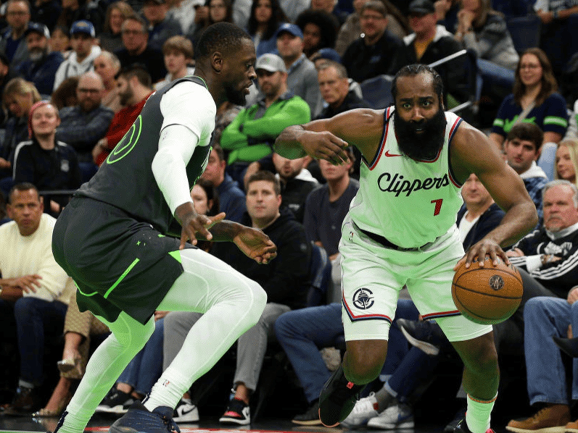 步行者冲垮爵士，伦纳德在F1新赛季揭幕战接管比赛