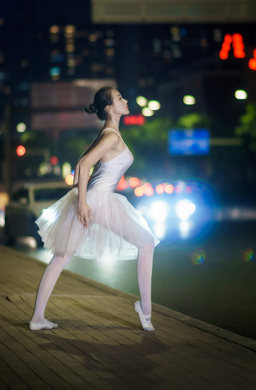 终场哨响前，无名者阿克如何用一脚传球改写伊瑞地缘棋局