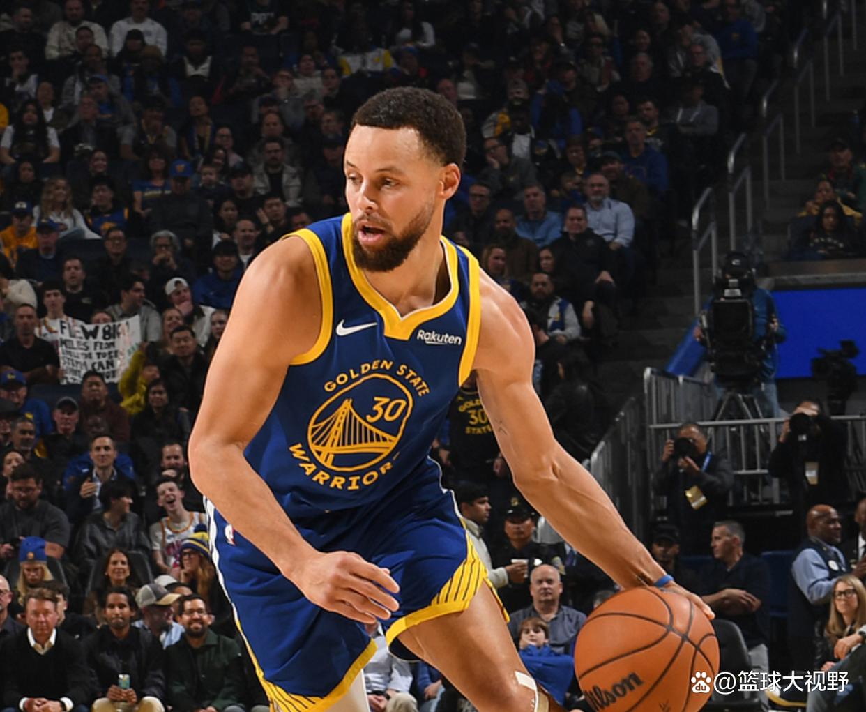 尼克斯横扫掘金，库里成为关键先生