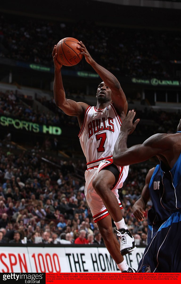 太阳对阵吉林队，德罗赞防守端锁死对手