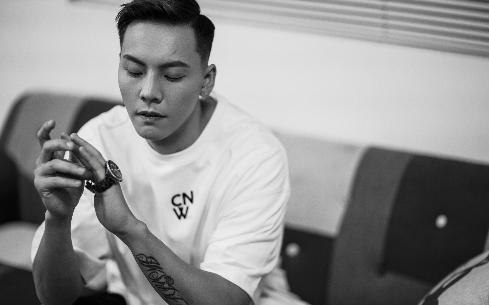 布克关键三分定乾坤，国王爆冷力克独行侠