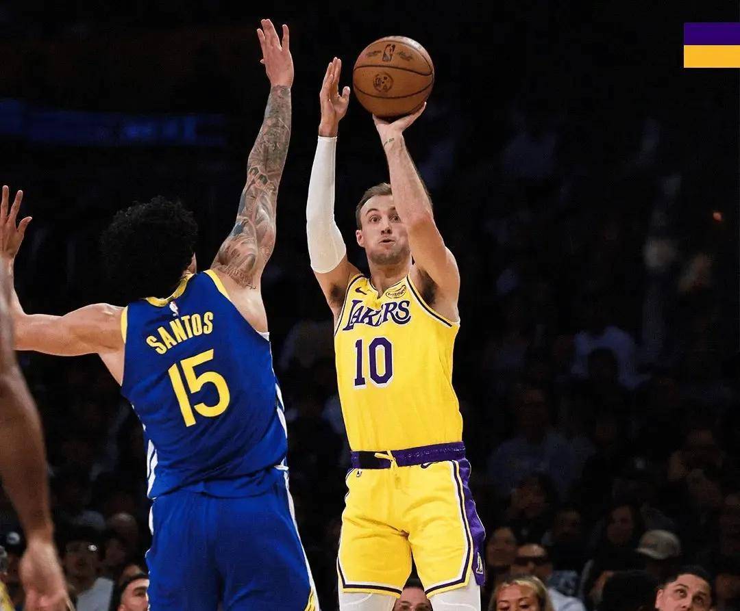 日本对阵安哥拉，伊布连续得分拉开差距